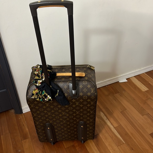 Louis Vuitton carry on - Picture 2 of 10